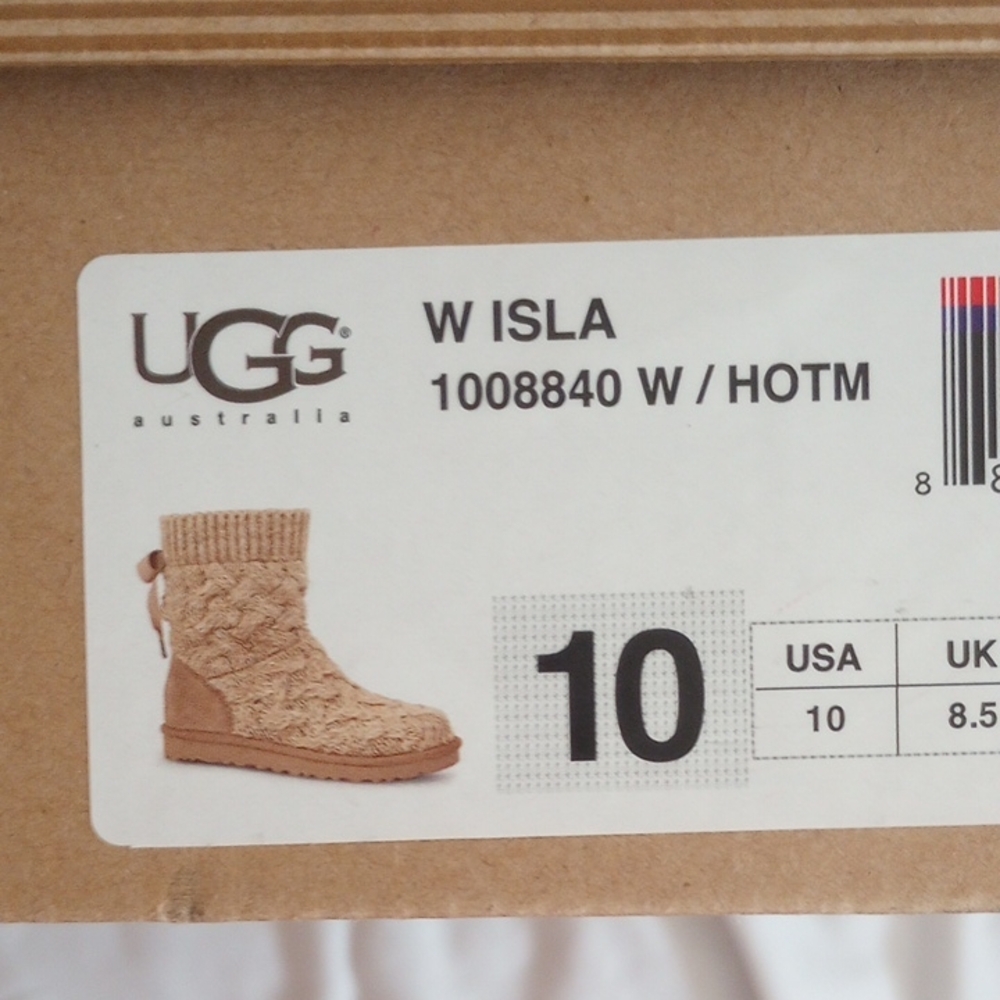 UGG Isla Knit Boots in Tan In Good Condition / Gently Worn
